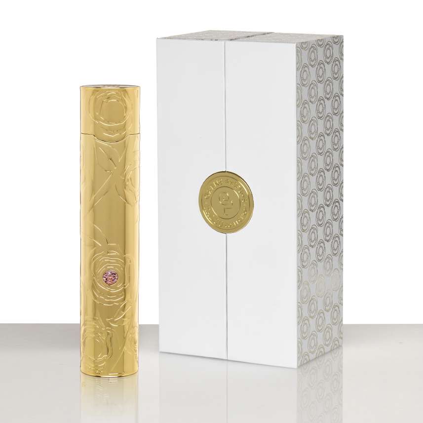Moire-Coffret-and-bottle-72dpi-1